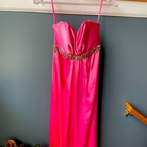 Gorgeous long formal dress!